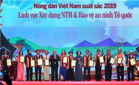 Lễ tôn vinh và trao danh hiệu 63 nông dân Việt Nam xuất sắc 2019