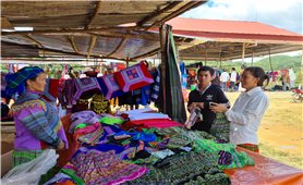 Chợ phiên ở Đăk R’măng: Lưu giữ bản sắc văn hóa đồng bào Tây Bắc