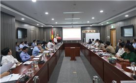Bộ trưởng, Chủ nhiệm Đỗ Văn Chiến nghe báo cáo nội dung triển khai Nghị quyết số 120/2020/QH14
