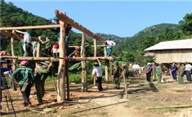Nghệ An: Làm nhà tạm di dời người dân khỏi vùng sạt lở