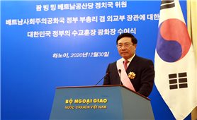 Phó Thủ tướng Phạm Bình Minh đón nhận Huân chương Quang Hoa của Chính phủ Hàn Quốc