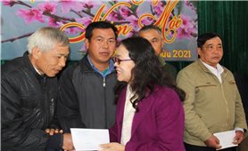 Thứ trưởng, Phó Chủ nhiệm Hoàng Thị Hạnh chúc Tết tại huyện Sốp Cộp, tỉnh Sơn La