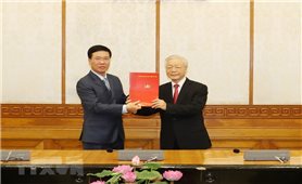Tổng Bí thư, Chủ tịch nước Nguyễn Phú Trọng trao Quyết định phân công Ủy viên Bộ Chính trị