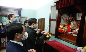 Chủ tịch Ủy ban Trung ương MTTQ dâng hương tưởng nhớ Chủ tịch Hồ Chí Minh