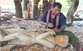 Hội thi chế tác tượng gỗ dân gian tại huyện Kon Plông (Kon Tum)