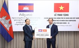 Trao khoản hỗ trợ giúp Campuchia ứng phó với dịch COVID-19