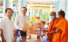 Lãnh đạo tỉnh An Giang chúc Tết Chôl Chnăm Thmây tại huyện Tri Tôn