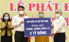 Bảo hiểm xã hội Việt Nam trao 2 tỷ đồng ủng hộ phòng chống Covid-19