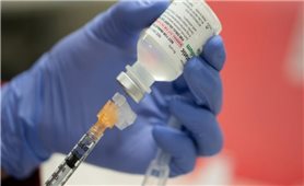 Sốt kéo dài sau tiêm vaccine có thể là triệu chứng nhiễm virus SARS-CoV-2