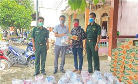 Bộ đội Biên phòng Sóc Trăng: Hỗ trợ quà cho đồng bào Khmer đang thực hiện giãn cách xã hội