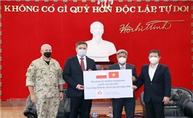 Tiếp nhận trang thiết bị và vật tư y tế do Chính phủ Ba Lan tặng Việt Nam