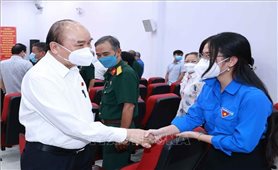 Chủ tịch nước Nguyễn Xuân Phúc tiếp xúc cử tri TP. Hồ Chí Minh