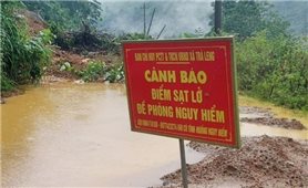 Quảng Nam: Mưa lớn, sạt lở núi làm hàng nghìn người dân Trà Leng bị cô lập