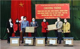 Trao tặng quà cho học sinh nghèo, hoàn cảnh khó khăn tại huyện Bắc Sơn