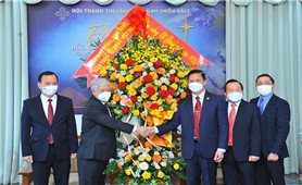 Chủ tịch Ủy ban Trung ương Mặt trận Tổ quốc Việt Nam Đỗ Văn Chiến chúc mừng Giáng sinh tại Tòa Giám mục Giáo phận Bắc Ninh