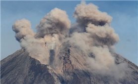Núi lửa Semeru tiếp tục phun trào, Indonesia phát cảnh báo khẩn