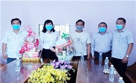 Ban Dân vận Tỉnh ủy Đắk Nông tặng quà các cơ sở tôn giáo tại huyện Cư Jút