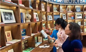 Ra mắt tủ sách Thanh niên học và làm theo lời Bác