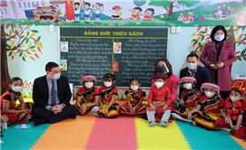 Trao tặng thư viện thân thiện cho học sinh dân tộc thiểu số Hà Giang