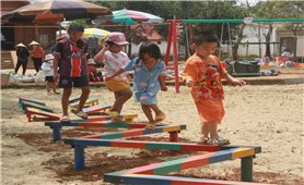 Mang sân chơi giáo dục tặng trẻ em vùng sâu