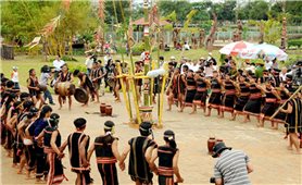 Liên hoan Diễn xướng dân gian văn hóa các dân tộc khu vực Trường Sơn-Tây Nguyên