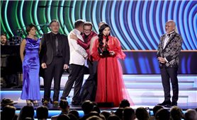 Teresa Mai- Nữ ca sĩ người Mỹ gốc Việt giành giải Grammy