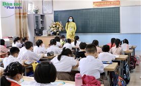 Hà Nội: Gần 1 triệu học sinh từ lớp 1 đến lớp 6 phấn khởi trở lại trường học