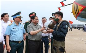 Thủ tướng khảo sát sân bay quân sự Thành Sơn, thăm Trung đoàn Không quân 937