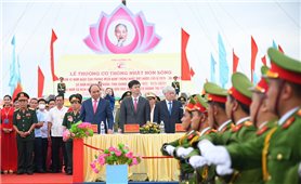 Chủ tịch nước Nguyễn Xuân Phúc dự Lễ thượng cờ thống nhất non sông