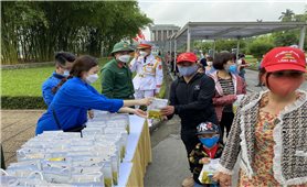 Hà Nội: 30.000 suất quà tặng du khách viếng thăm Lăng Bác