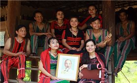 Bác Hồ với cộng đồng các dân tộc Việt Nam