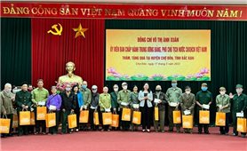 Phó Chủ tịch nước Võ Thị Ánh Xuân thăm, tặng quà tại tỉnh Bắc Kạn