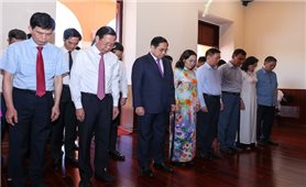 Thủ tướng dâng hương tưởng nhớ Chủ tịch Hồ Chí Minh, Kỷ niệm 111 năm Ngày Bác Hồ ra đi tìm đường cứu nước