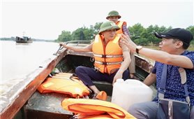 Thanh Hóa: Bắt quả tang 5 thuyền hút cát trái phép