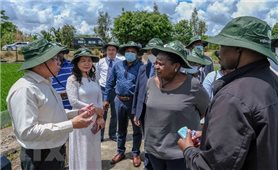 Chủ tịch Quốc hội Mozambique thăm Viện Lúa Đồng bằng sông Cửu Long