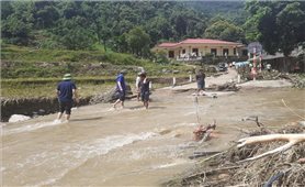 Mưa lũ làm sập trôi 1 nhà, hỏng 3 công trình thủy lợi ở huyện Văn Chấn
