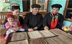 Người sở hữu gần 100 cuốn sách cổ về văn hóa Dao