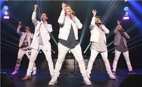 Backstreet Boys ra mắt album Giáng sinh sau 30 năm sản xuất