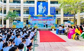 Học sinh TP. Hồ Chí Minh bắt đầu tựu trường năm học mới
