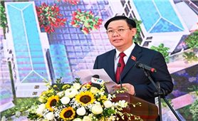 Chủ tịch Quốc hội dự Lễ khai giảng năm học mới tại Trường THPT Kỳ Sơn, Nghệ An
