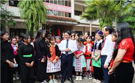Bộ trưởng, Chủ nhiệm Ủy ban Dân tộc dự Lễ Khai giảng năm học mới tại Trường Phổ thông Vùng cao Việt Bắc