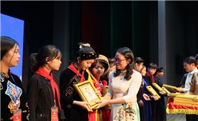 Thứ trưởng, Phó Chủ nhiệm Hoàng Thị Hạnh gặp mặt Đoàn đại biểu học sinh, sinh viên tiêu biểu, xuất sắc người DTTS tỉnh Bắc Kạn