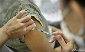 Singapore triển khai tiêm vaccine phòng COVID-19 tác dụng kép