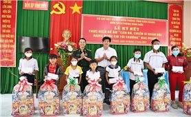 Trao nhà cho cán bộ Biên phòng khó khăn và tặng học bổng học sinh đồng bào dân tộc Khmer