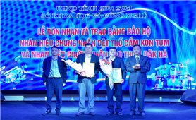 Dệt thổ cẩm Kon Tum được cấp giấy chứng nhận đăng ký nhãn hiệu