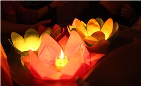 Lung linh ánh nến bình an trong Lễ hội thả hoa đăng lớn nhất TP. Hồ Chí Minh mừng Phật Đản