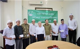 Đoàn công tác Ủy ban Dân tộc thăm và chúc mừng Đồng bào Chăm nhân Đại lễ Raya Eidil Adha