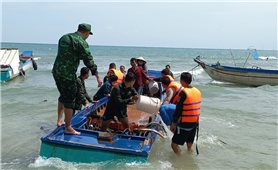 Đồn Biên phòng Hòn Sơn giúp dân trục vớt thành công 2 phương tiện đường thủy dân dụng