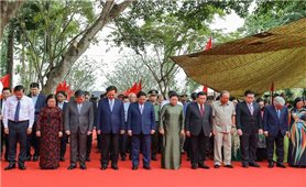 Thủ tướng Phạm Minh Chính dâng hương tưởng niệm đồng chí Huỳnh Tấn Phát
