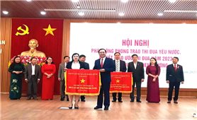 Ban Dân tộc tỉnh Quảng Trị nhận Cờ thi đua của Chính phủ